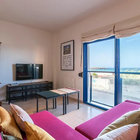 Weekend 107 Apartment